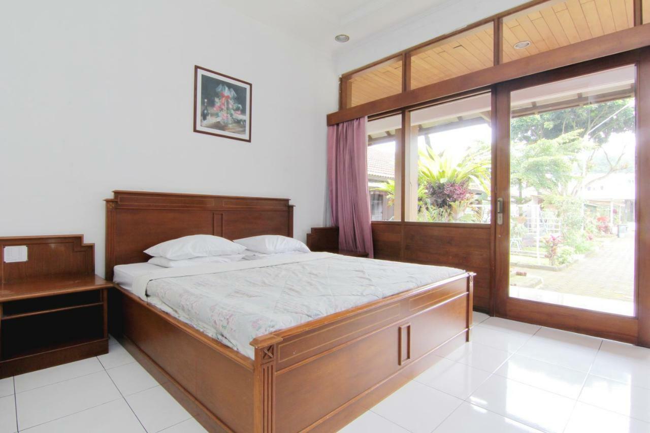 Villa Enggal Lembang Exterior photo