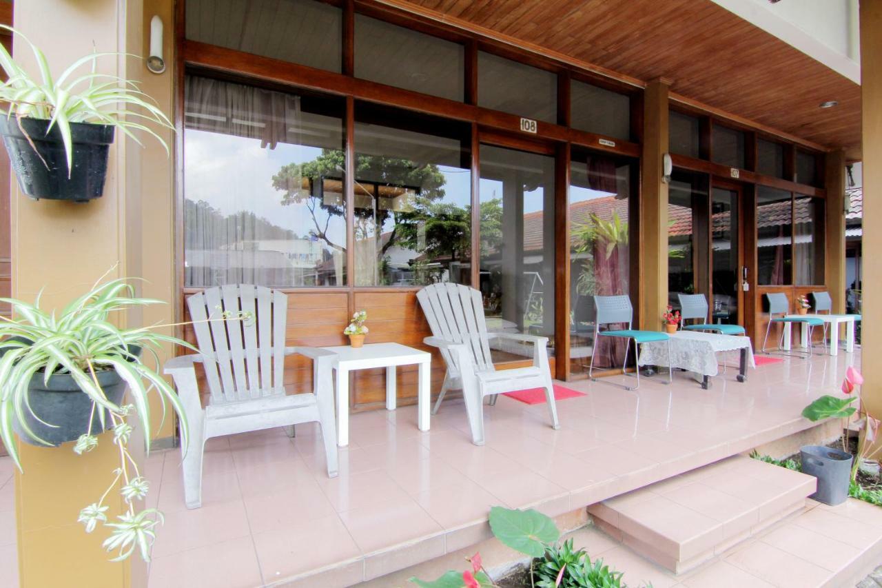 Villa Enggal Lembang Exterior photo