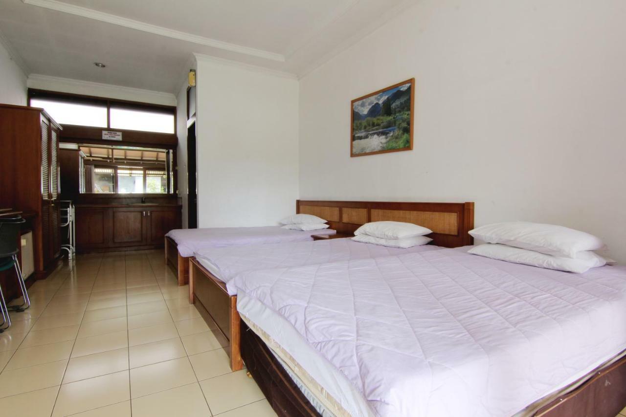 Villa Enggal Lembang Exterior photo