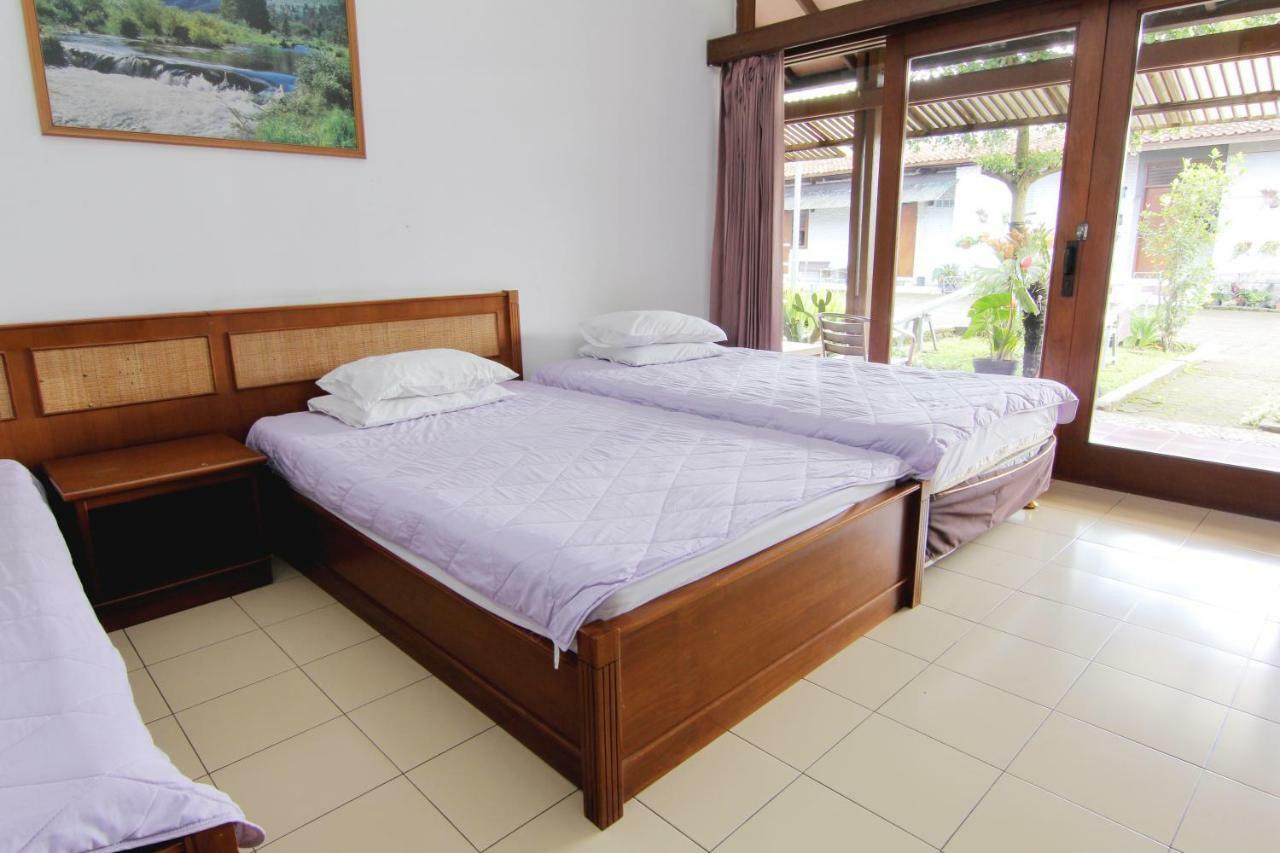 Villa Enggal Lembang Exterior photo