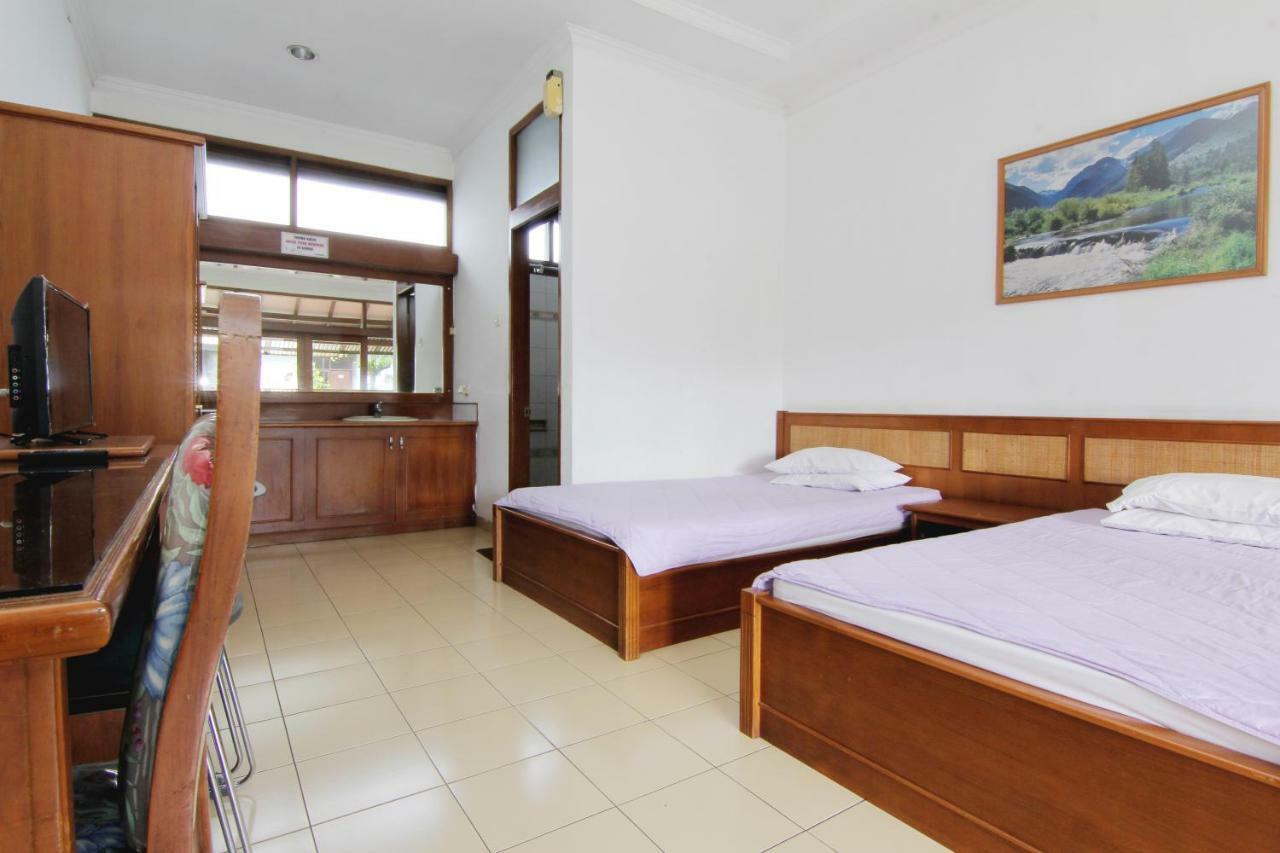 Villa Enggal Lembang Exterior photo