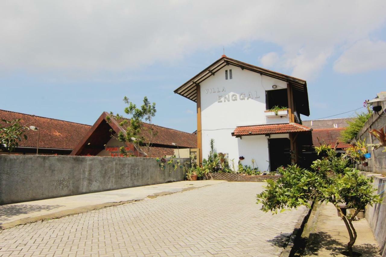 Villa Enggal Lembang Exterior photo