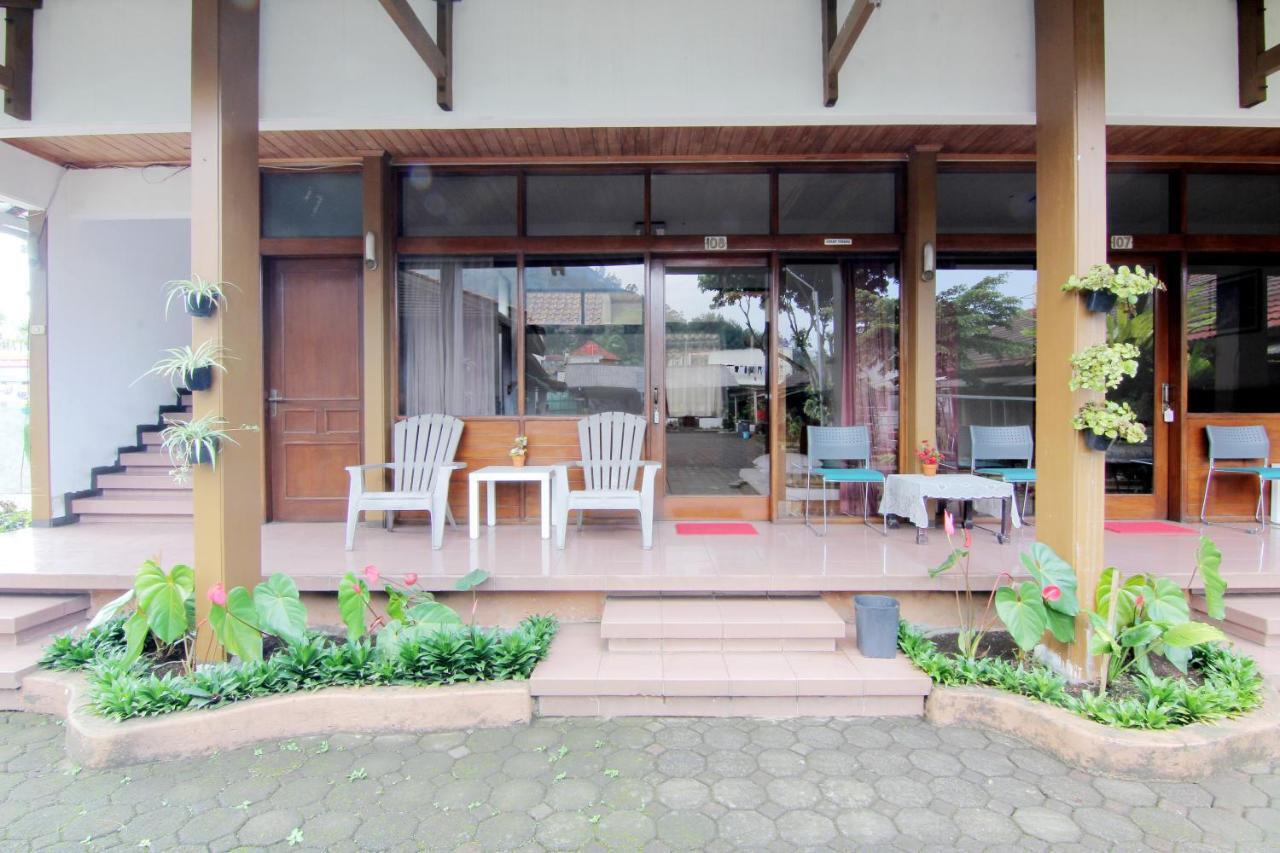 Villa Enggal Lembang Exterior photo