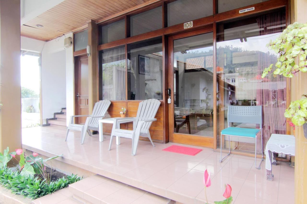 Villa Enggal Lembang Exterior photo