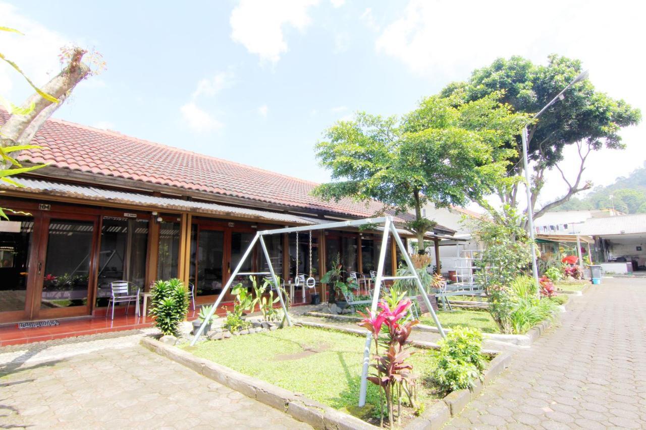 Villa Enggal Lembang Exterior photo